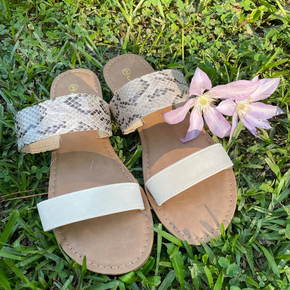 Beige/snakeskin sandals 💞